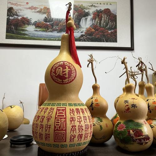 葫芦载福，雕琢百财——福禄缘天然葫芦摆件工艺赏析